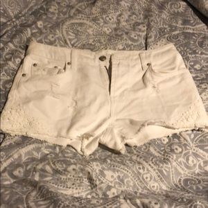 Mossimo size 6 white shorts!